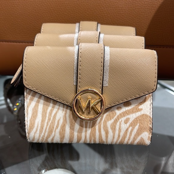 MICHAEL KORS
Carmen Medium Flap Bifold Faux Fur-Leather Wallet
Camel 
NWT - Picture 14 of 16